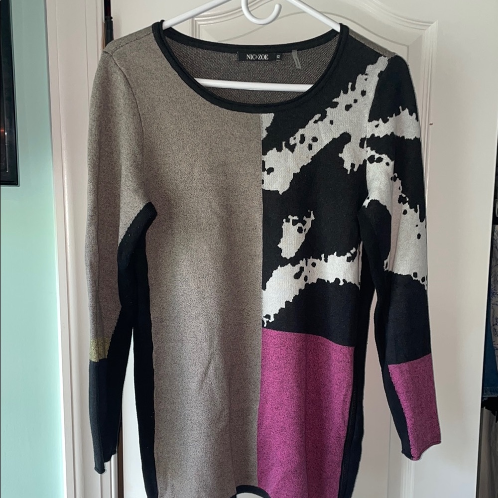 NIC+ZOE Black and Gray Crew Neck Sweater with Abstract Design